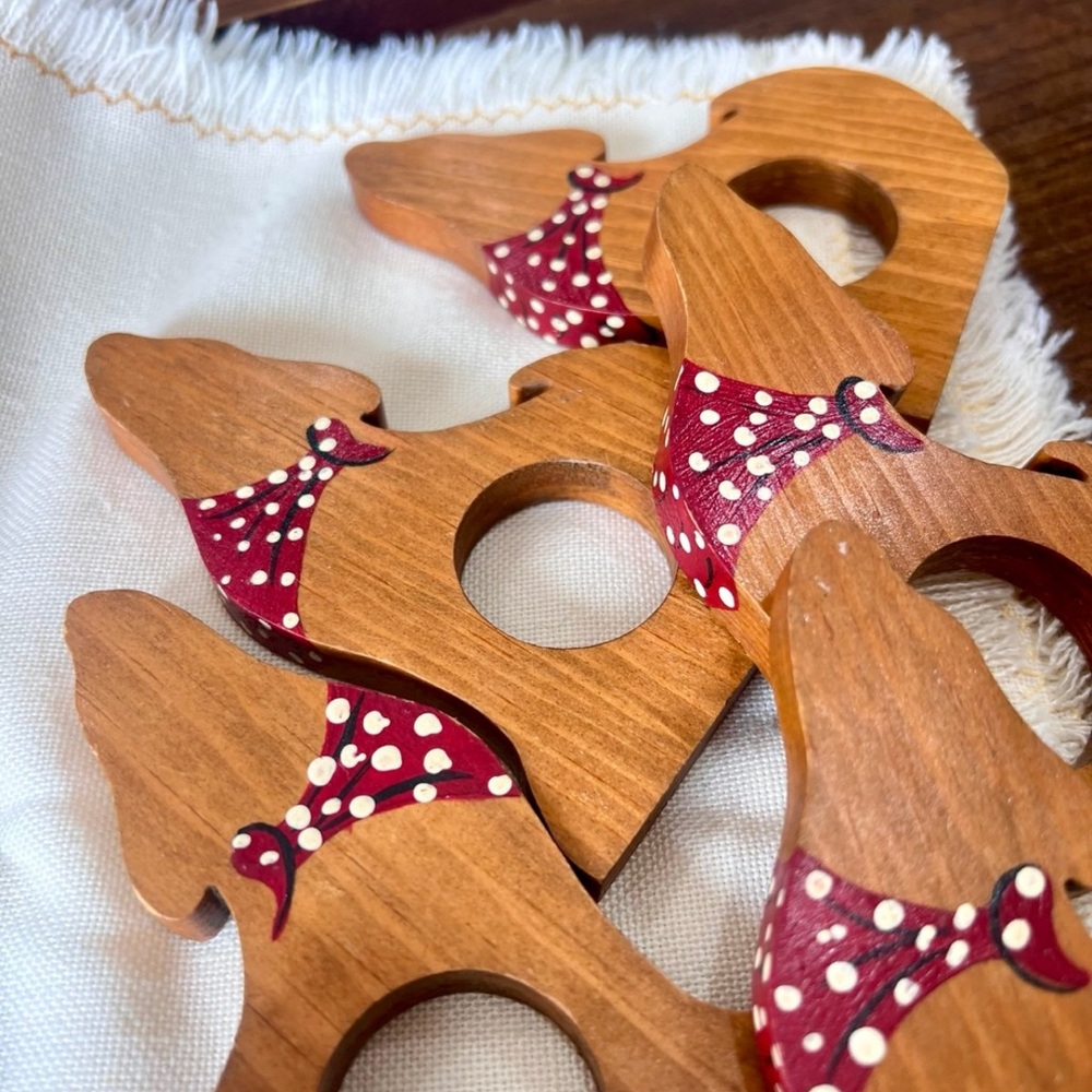 Vintage Folk Art Western Wolf/Dog Howling Napkin Rings & Fringed Napkins